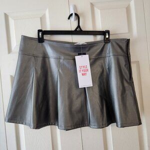 Celebrity Pink Side Zip Pleated PU Skirt Grey Faux Leather Womens XXXL NWT